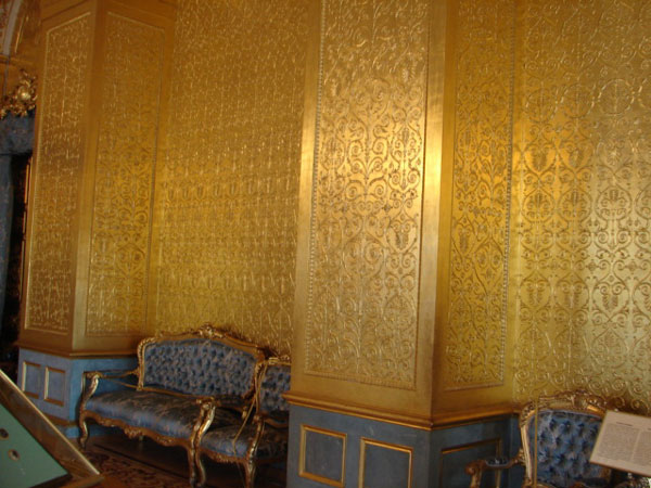 Hermatage-gold-walls