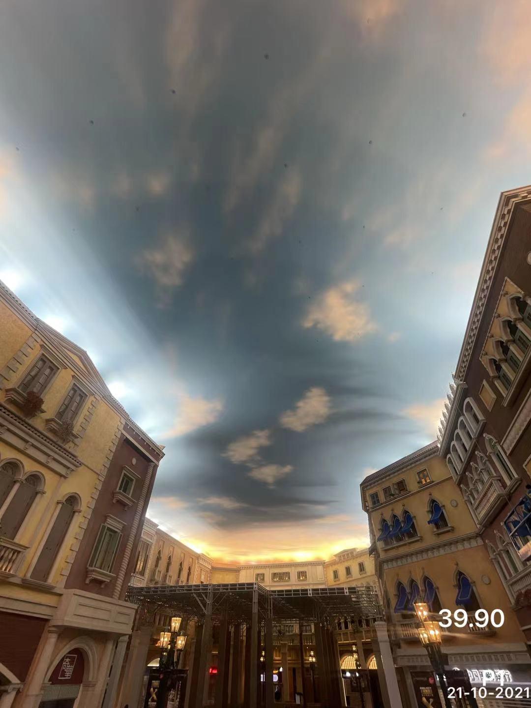The Deceptive Sky-Ceilings of The Venetian