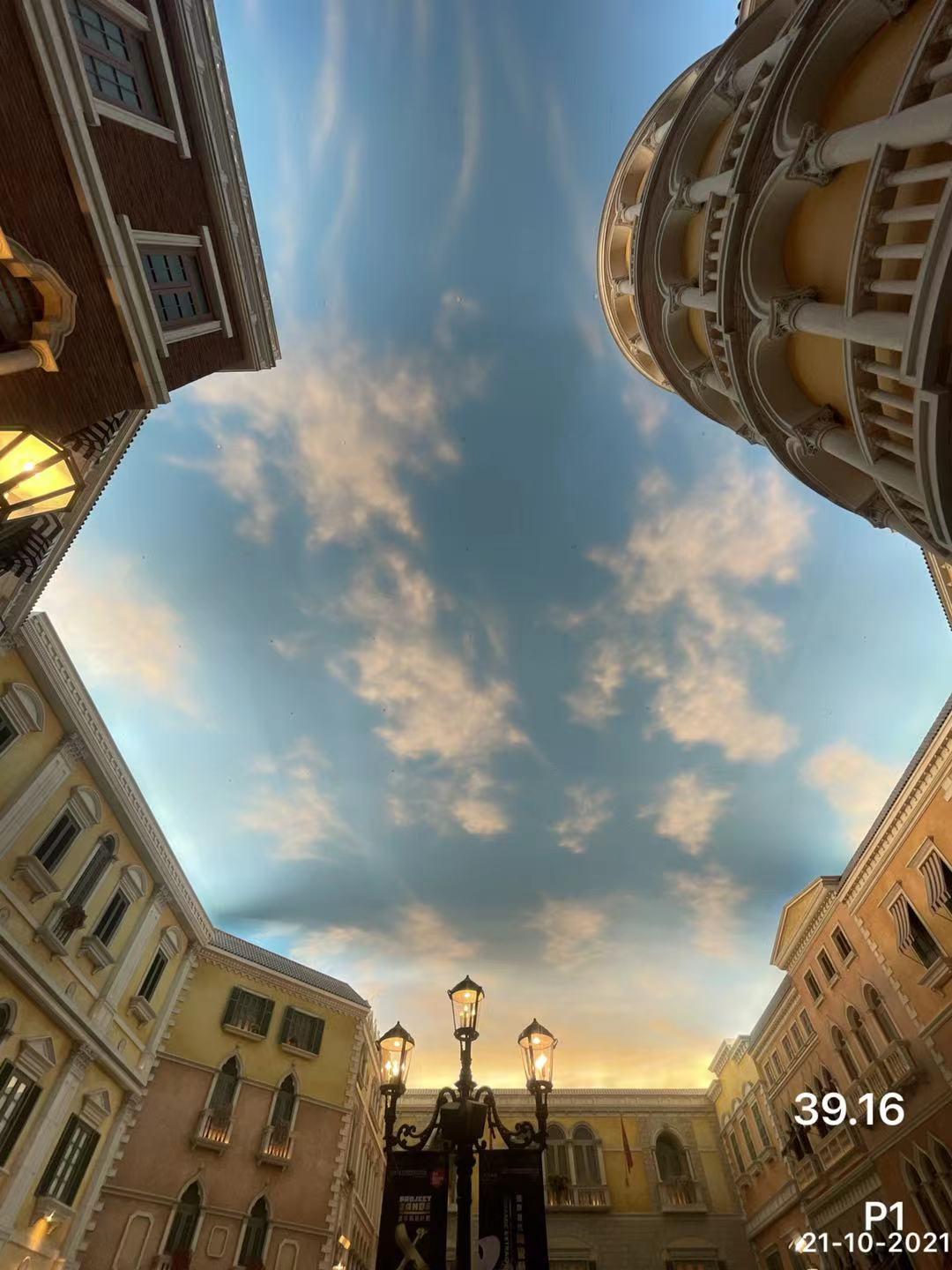 The Deceptive Sky-Ceilings of The Venetian